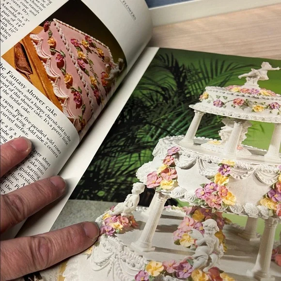 Vintage Beautiful Bridal Cakes The Wilton Way 1985 Cookbook Recipes Wedding - Picture 5 of 9